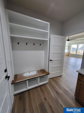 9401 Delano Drive, Lincoln, NE 68516