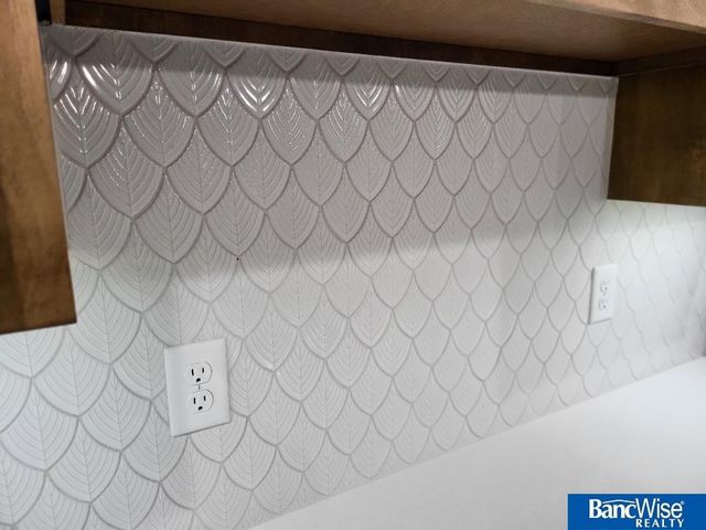 9401 Delano Drive, Lincoln, NE 68516