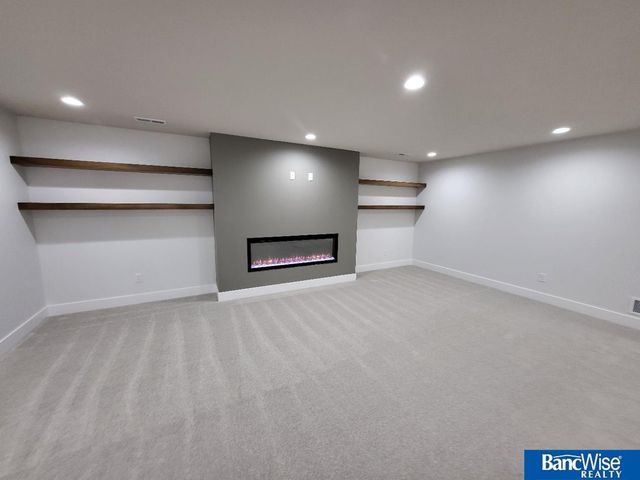 9401 Delano Drive, Lincoln, NE 68516