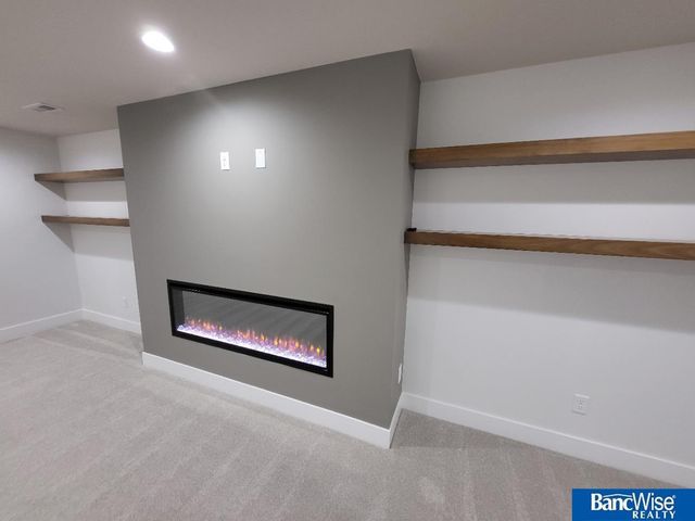 9401 Delano Drive, Lincoln, NE 68516