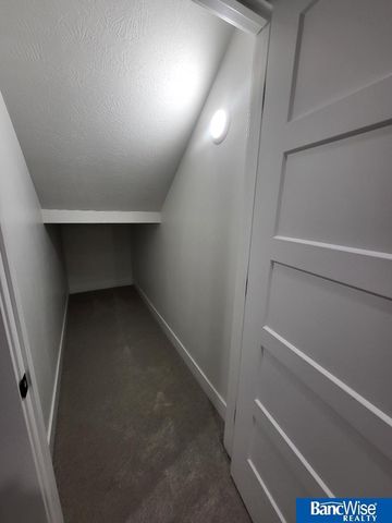 9401 Delano Drive, Lincoln, NE 68516