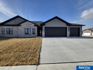 9401 Delano Drive, Lincoln, NE 68516