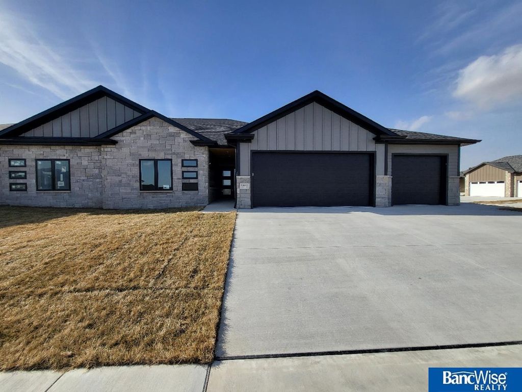 9401 Delano Drive, Lincoln, NE 68516