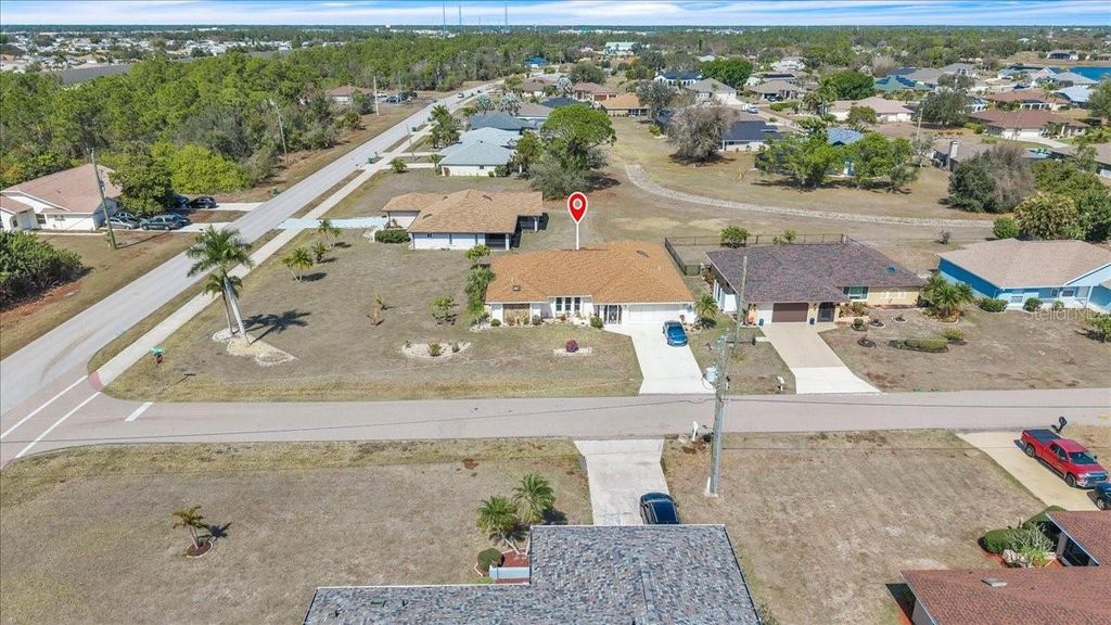 Image 3 of property listing at 1726 BLUE LAKE CIRCLE, Punta Gorda, FL 33983