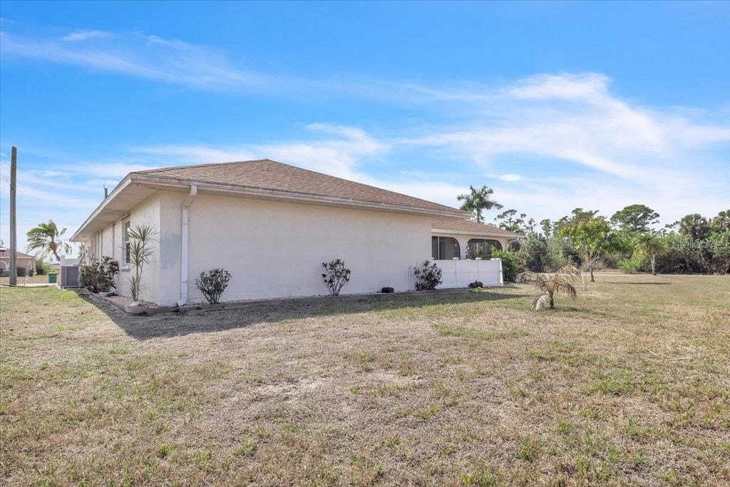 Image 36 of property listing at 1726 BLUE LAKE CIRCLE, Punta Gorda, FL 33983