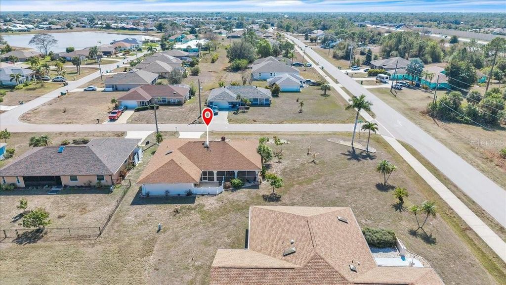 Image 38 of property listing at 1726 BLUE LAKE CIRCLE, Punta Gorda, FL 33983
