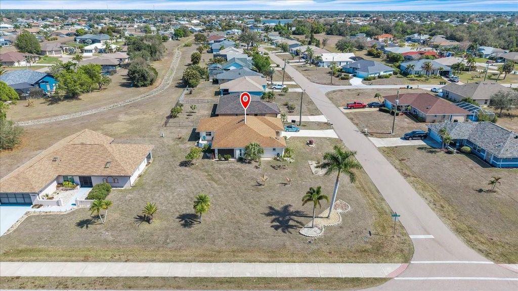 Image 40 of property listing at 1726 BLUE LAKE CIRCLE, Punta Gorda, FL 33983