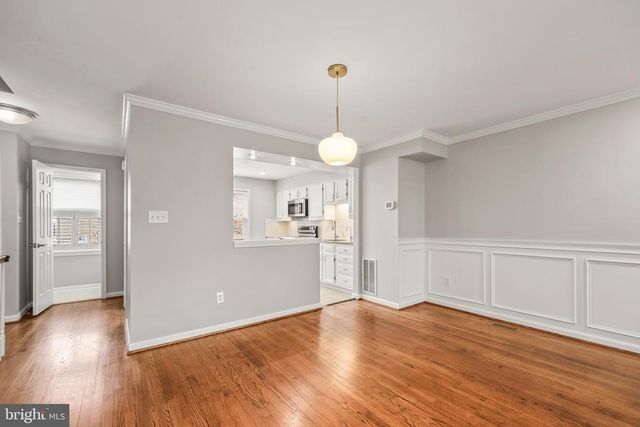 1104 N VERMONT ST, Arlington, VA 22201