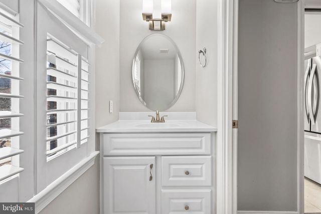 1104 N VERMONT ST, Arlington, VA 22201