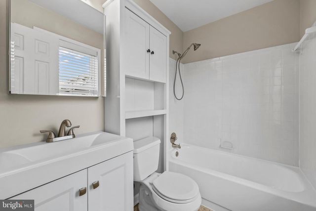 1104 N VERMONT ST, Arlington, VA 22201