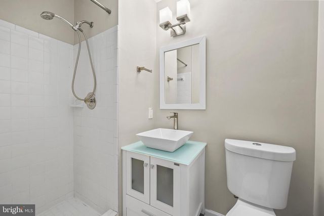 1104 N VERMONT ST, Arlington, VA 22201