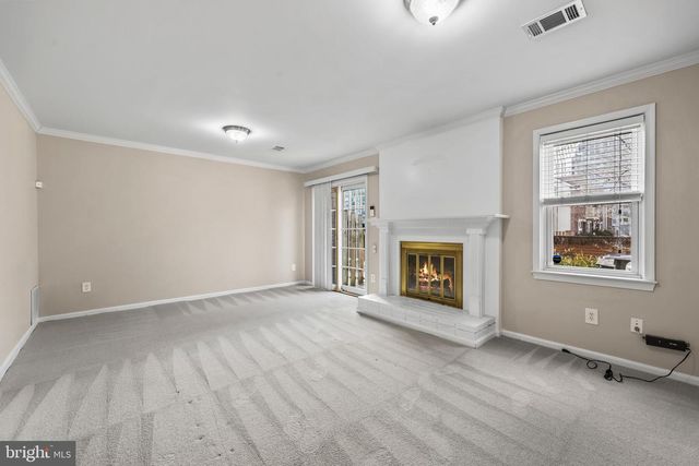 1104 N VERMONT ST, Arlington, VA 22201