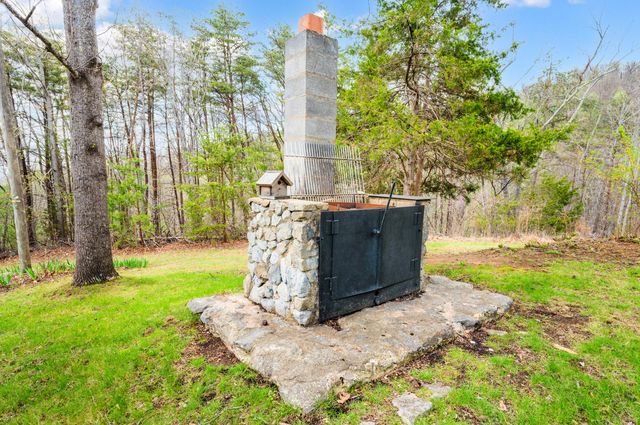 1374 Moccasin RD, Thaxton, VA 24174