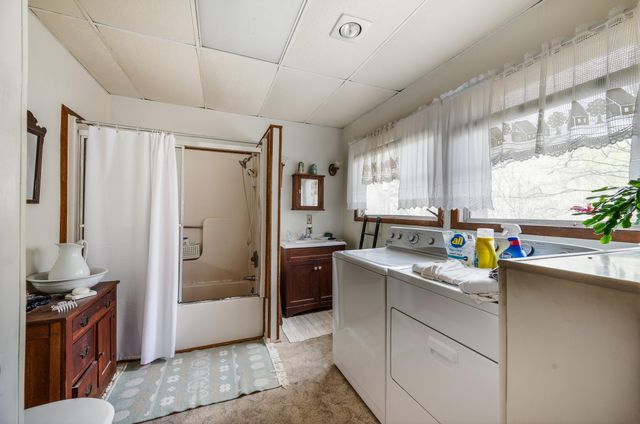 1374 Moccasin RD, Thaxton, VA 24174