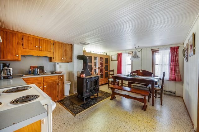1374 Moccasin RD, Thaxton, VA 24174