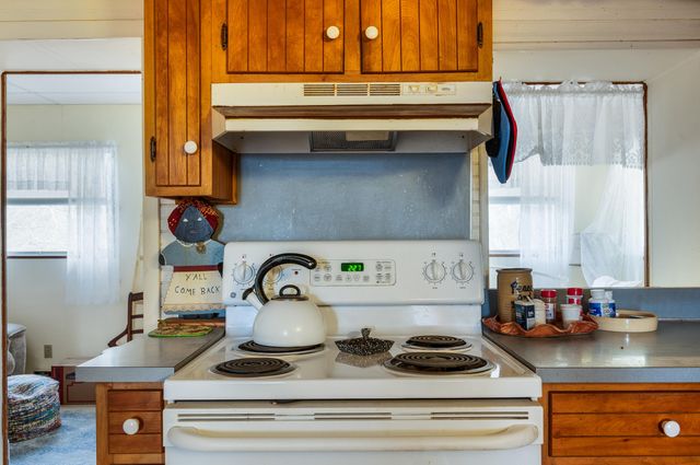 1374 Moccasin RD, Thaxton, VA 24174