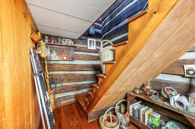 1374 Moccasin RD, Thaxton, VA 24174