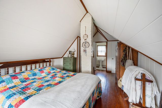1374 Moccasin RD, Thaxton, VA 24174