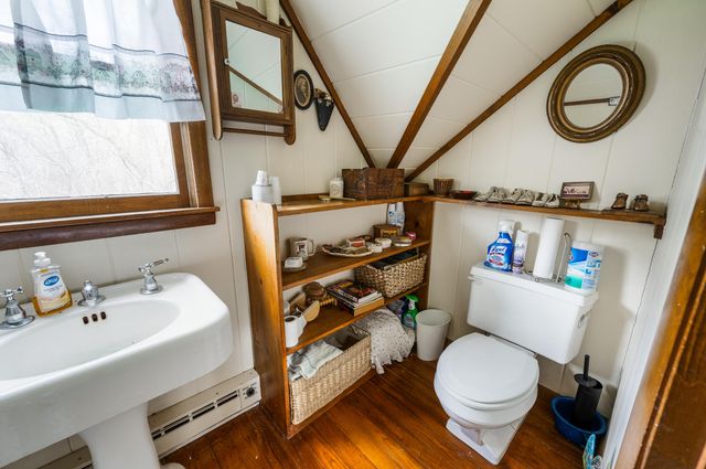 1374 Moccasin RD, Thaxton, VA 24174