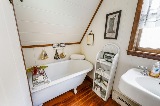 1374 Moccasin RD, Thaxton, VA 24174