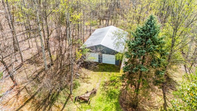 1374 Moccasin RD, Thaxton, VA 24174