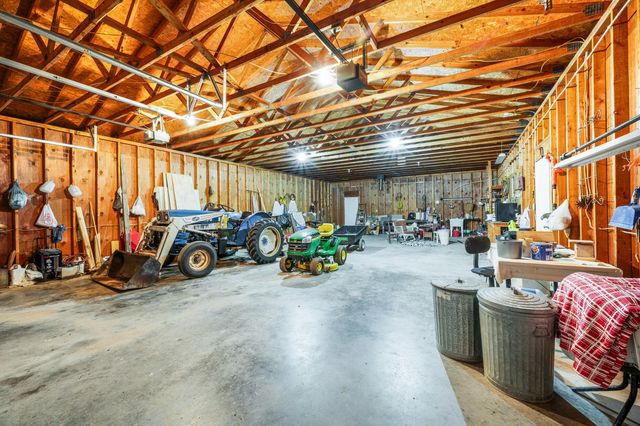 1374 Moccasin RD, Thaxton, VA 24174