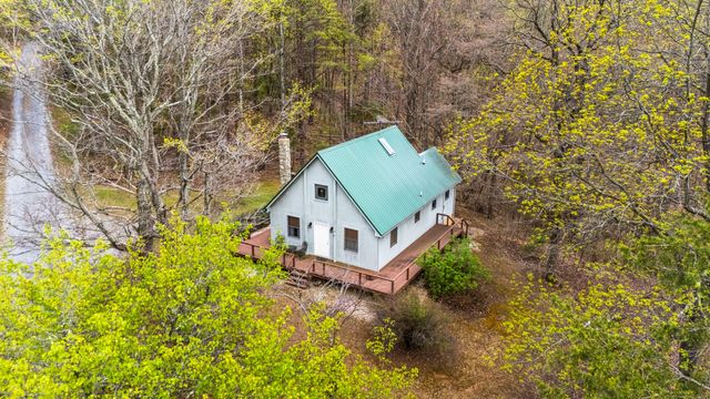 1374 Moccasin RD, Thaxton, VA 24174