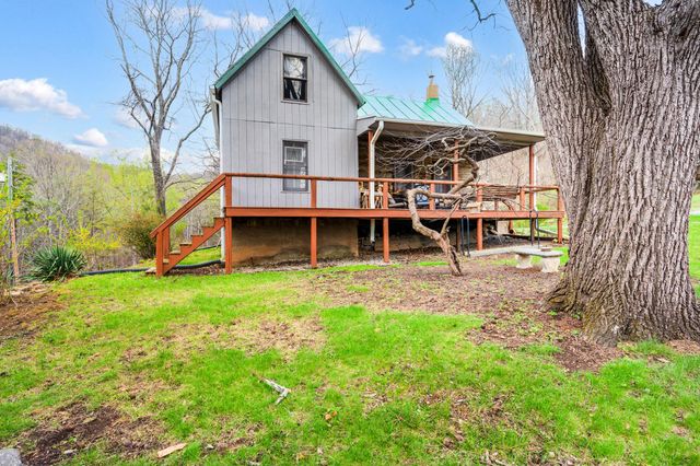 1374 Moccasin RD, Thaxton, VA 24174