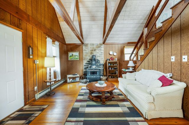 1374 Moccasin RD, Thaxton, VA 24174