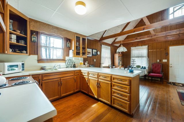 1374 Moccasin RD, Thaxton, VA 24174