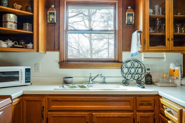 1374 Moccasin RD, Thaxton, VA 24174