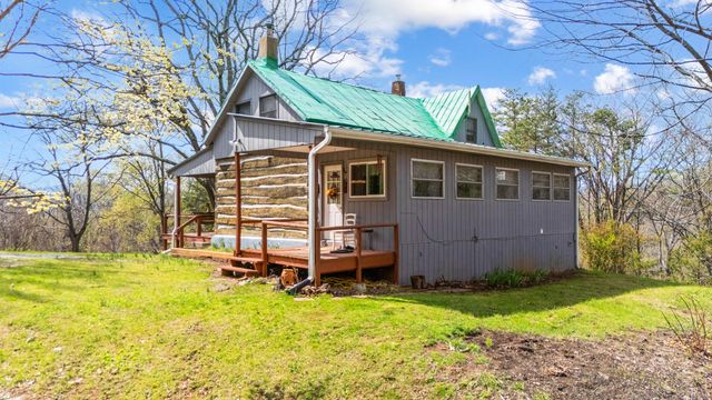 1374 Moccasin RD, Thaxton, VA 24174