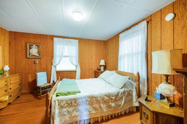 1374 Moccasin RD, Thaxton, VA 24174