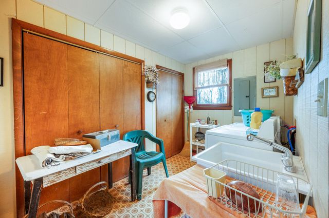 1374 Moccasin RD, Thaxton, VA 24174