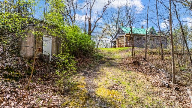 1374 Moccasin RD, Thaxton, VA 24174