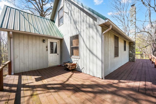 1374 Moccasin RD, Thaxton, VA 24174