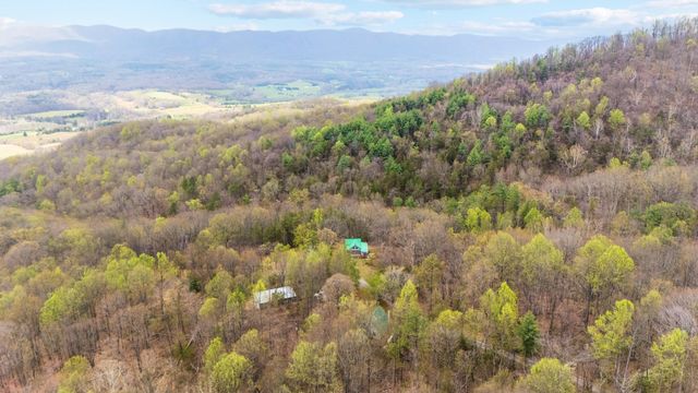 1374 Moccasin RD, Thaxton, VA 24174