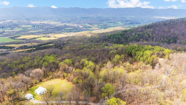 1374 Moccasin RD, Thaxton, VA 24174