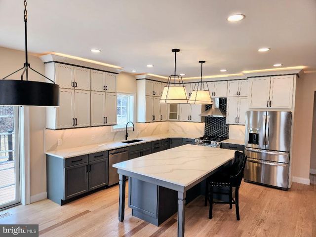 230 BANYAN DR, State College, PA 16801