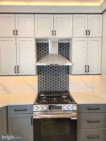 230 BANYAN DR, State College, PA 16801