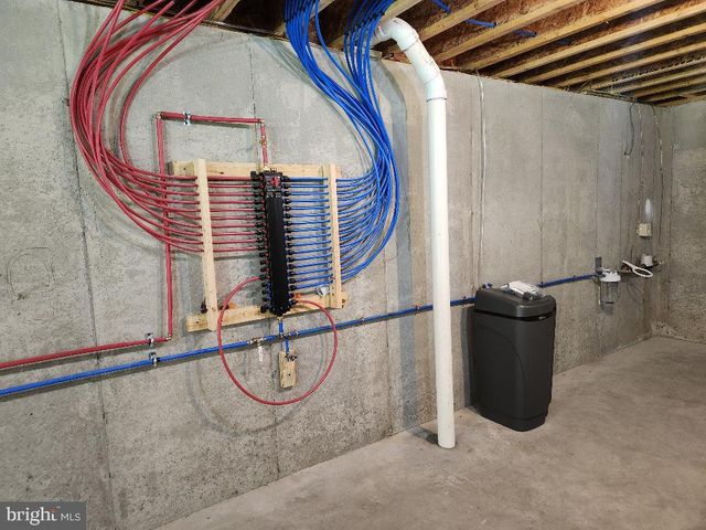 230 BANYAN DR, State College, PA 16801