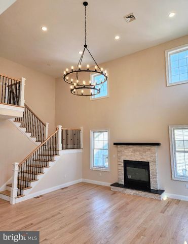 230 BANYAN DR, State College, PA 16801