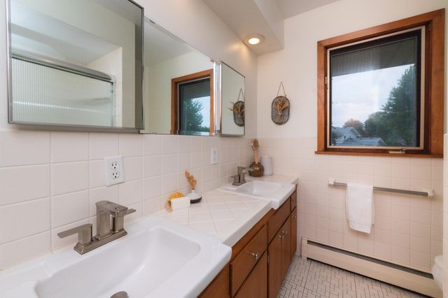 4609 Coffey Lane, Minneapolis, MN 55406
