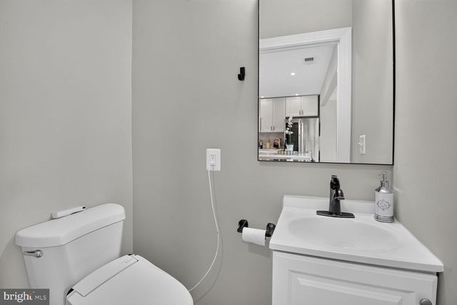 211 CHARLES ST, Rockville, MD 20850