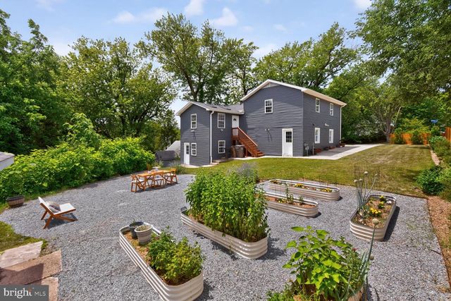 211 CHARLES ST, Rockville, MD 20850