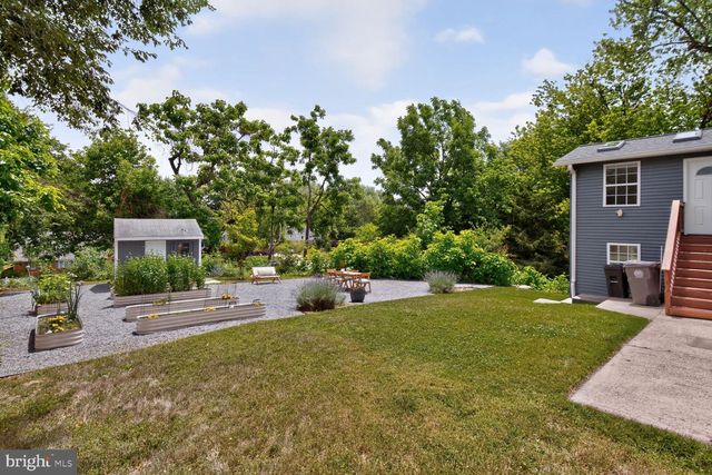 211 CHARLES ST, Rockville, MD 20850
