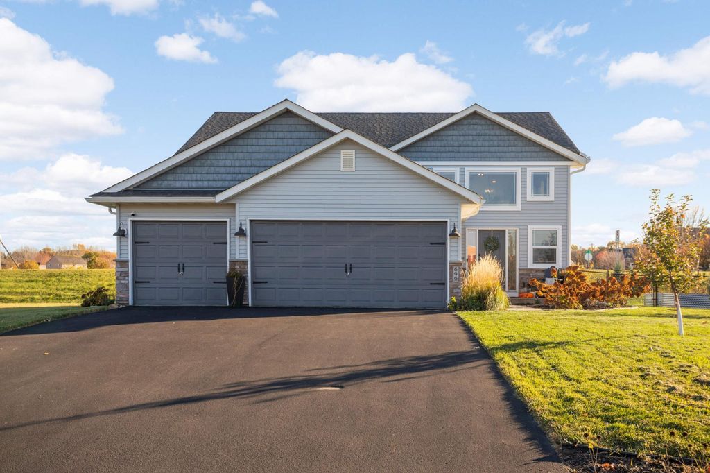 696 Jutland Avenue, Shakopee, MN 55379