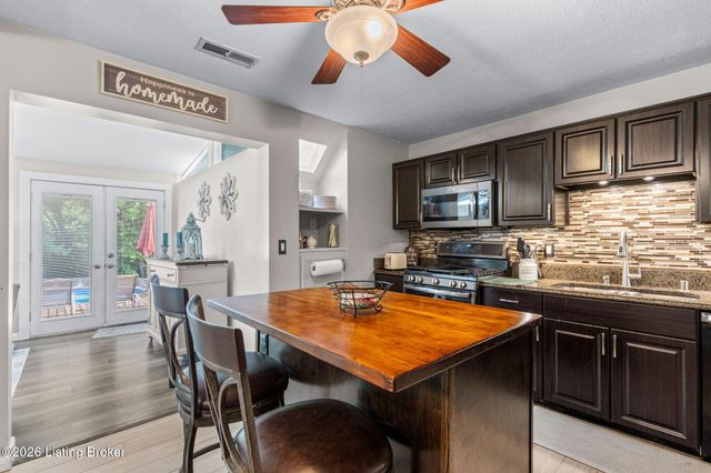 2903 Raven Ct, Louisville, KY 40220