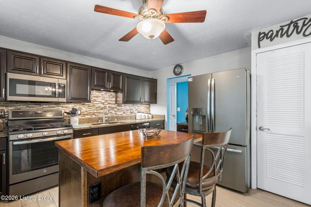2903 Raven Ct, Louisville, KY 40220