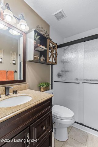 2903 Raven Ct, Louisville, KY 40220